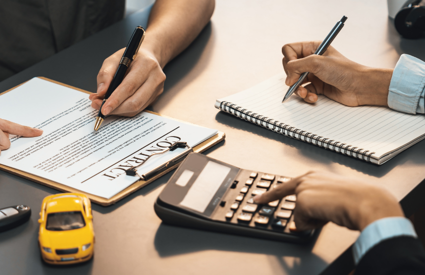 Imagem ilustrativa sobre a revisão de juros abusivos, mostrando profissionais avaliando taxas de juros e ajudando consumidores a entenderem como identificar e corrigir empréstimos com taxas excessivas. A revisão de juros abusivos é essencial para economizar dinheiro e garantir condições justas nos contratos financeiros.