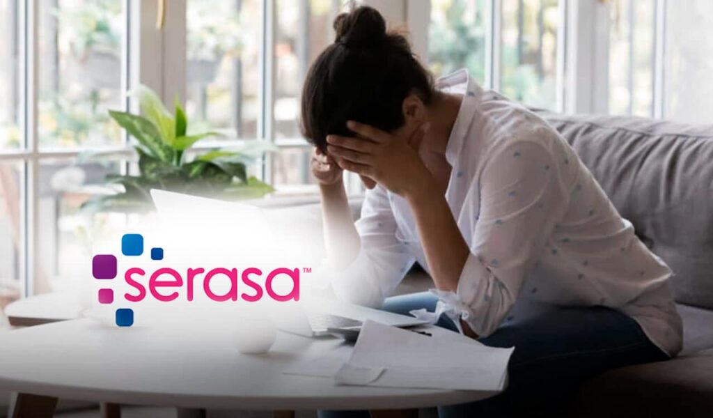 Imagem de uma mulher triste, representando a situação de quem busca limpar o nome na Serasa e regularizar suas pendências financeiras.