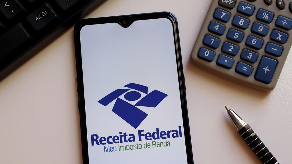 Logotipo da Receita Federal, órgão responsável pela administração do Imposto de Renda no Brasil.