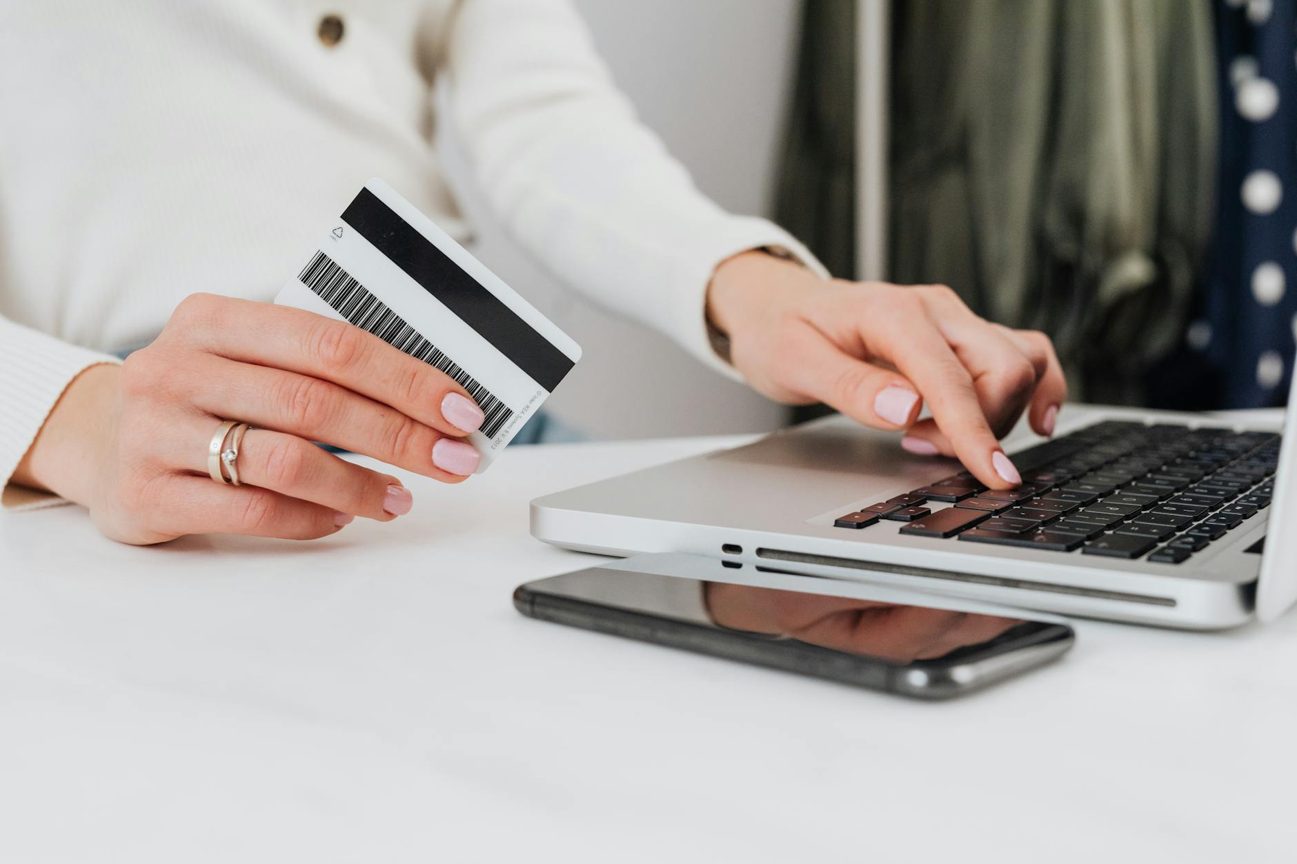 Cartão De Crédito Para Score 500 vale a pena? Veja custos e riscos